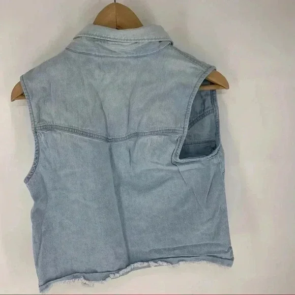 Levi’s sleeveless lightweight chambray Maddie vest - Picture 7 of 12